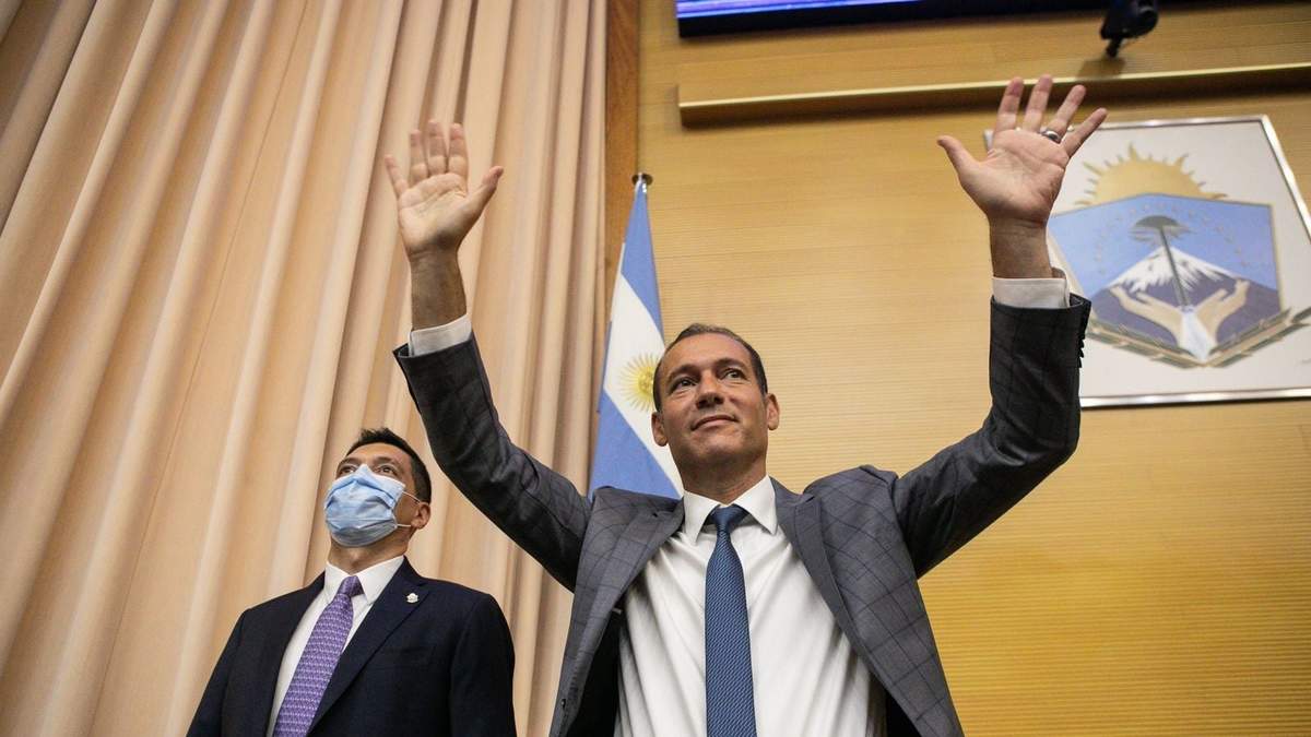 Omar Gutiérrez junto a Marcos Koopmann en la Legislatura. Fuente: (Twitter)