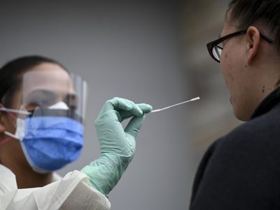 ¡Al fin! Las clínicas privadas ya pueden realizar testeos de coronavirus
