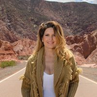 Total black: Isabel Macedo presume las botas que no pasan de moda y son furor en este otoño