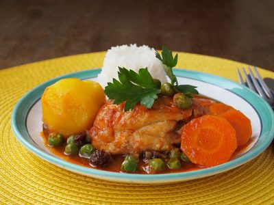 Estofado de pollo: la receta de la abuela con pocos ingredientes, ideal para estos días fríos