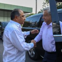 Astudillo Flores estalla contra AMLO tras abucheos en Tlapa, Guerrero