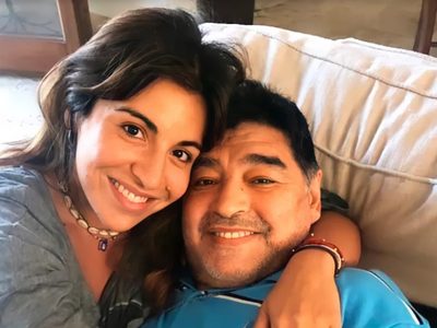 "Perdoname por no haberlos matado antes": el duro mensaje de Giannina Maradona para su padre