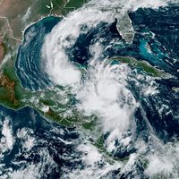 Cancún en alerta roja por llegada del huracán Delta