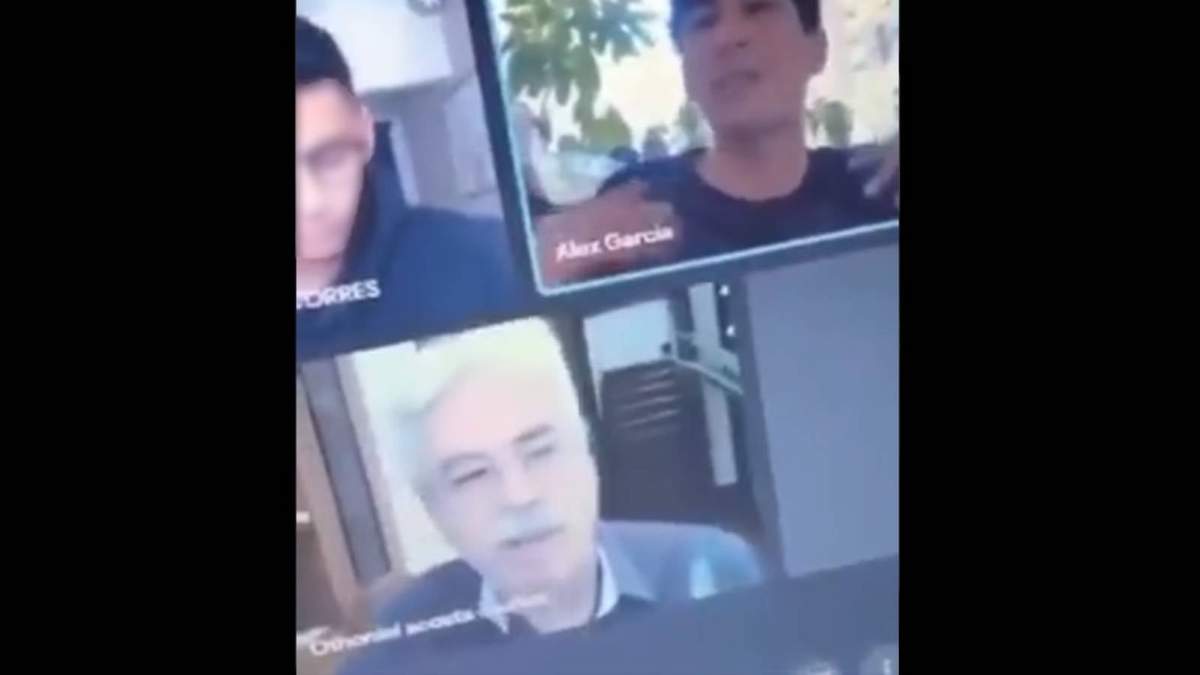 Un alumno reclamó a su profesor por la forma en que imparte clase