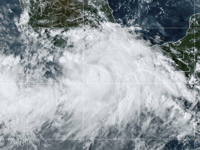 John se transforma rápidamente en huracán de categoría 3 frente al sur de México