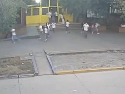 Estudiante de 15 años mata de varios balazos a un compañero de la escuela (Video)