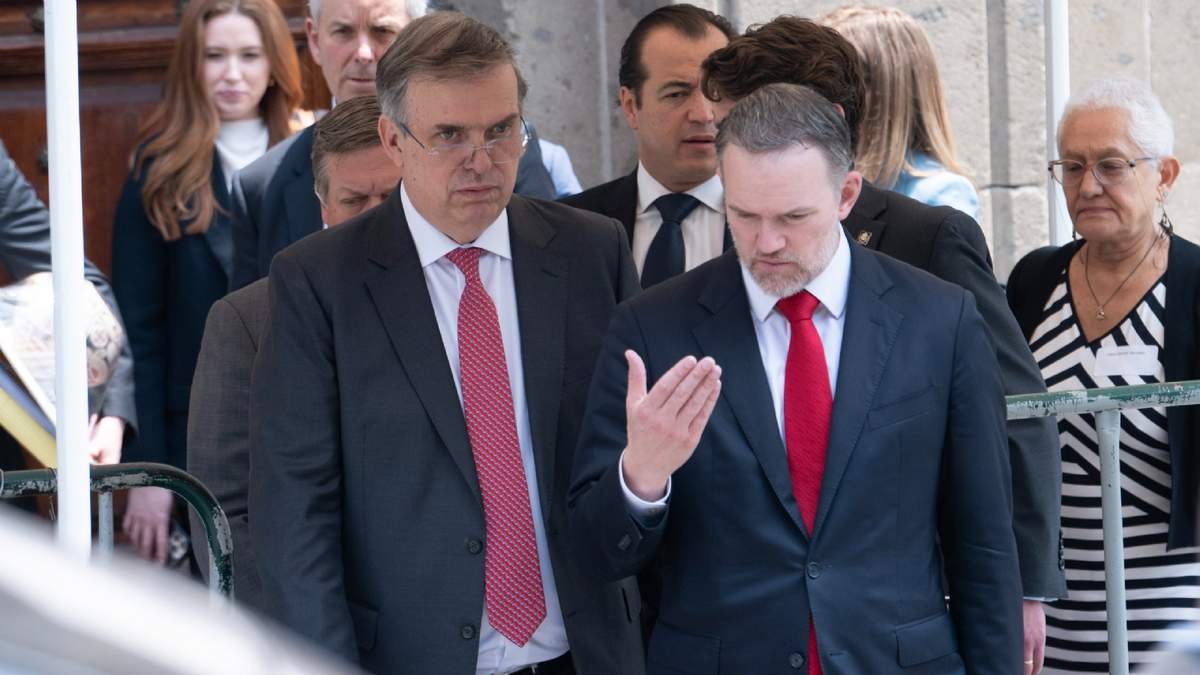 Marcelo Ebrard y Jamieson Greer al término de la reunión en Palacio Nacional