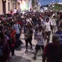 Primera caravana migrante en gobierno de Sheinbaum sale desde la frontera con Guatemala