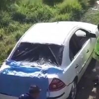 Hallan tres cadáveres en auto abandonado en Puebla