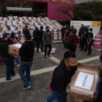 Agrupación entrega al INE otras 2 millones de firmas para la consulta de revocación de mandato