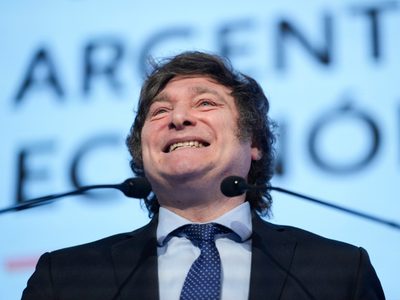 Massa y Milei iniciaron campaña electoral en Argentina con acusaciones en redes sociales
