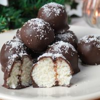 Bolitas de banana y coco: el postre fácil, rápido y saludable que podés preparar en 15 minutos con solo 3 ingredientes