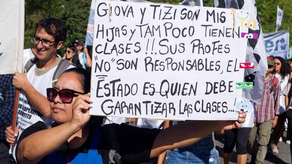 Docentes durante el paro. Fuente: (Emiliano Ortiz)