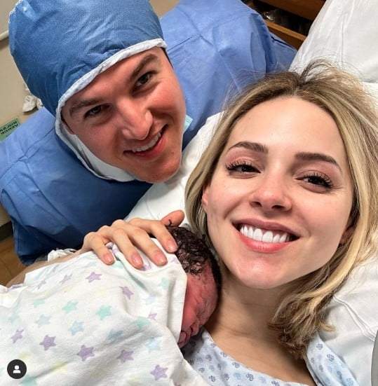 Samuel García y su esposa, Mariana Rodríguez anunciaron el nacimiento de su primogénita, Mariel