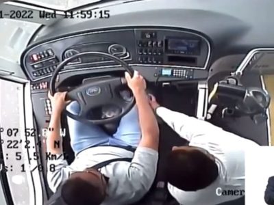 “Se equivoca de pedal”: Así fue el choque del trolebús manejado por un aspirante a chofer (Video)