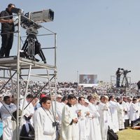 Televisa impuso la agenda papal