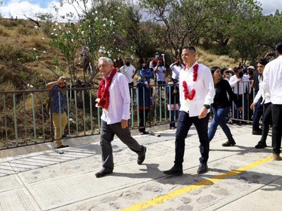 En inauguración de obra en Oaxaca, AMLO defiende su decreto sobre proyectos de infraestructura