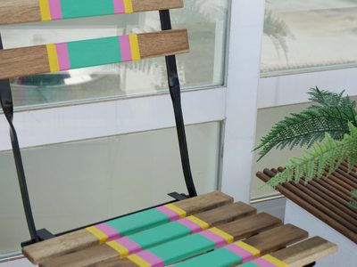Con solo un producto, el truco para limpiar las sillas de madera y dejarlas como nuevas