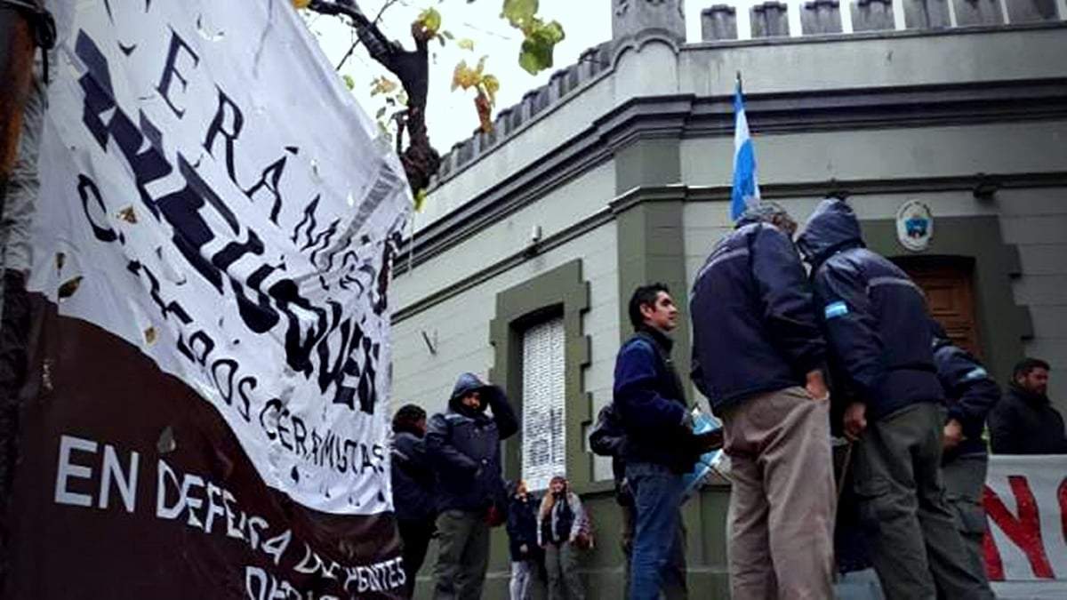 Protesta de ceramistas en Casa de Gobierno. Fuente: (Twitter)