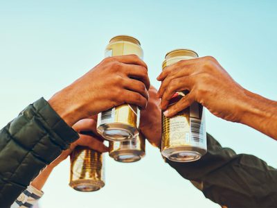 EU alista aranceles del 25% al aluminio de latas de cerveza