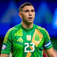 Malas noticias para la Selección Argentina: la insólita sanción que recibió el Dibu Martínez