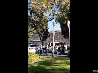 Captan en video golpiza de tres guardaespaldas a un hombre frente a su hija; la FGJCDMX investiga