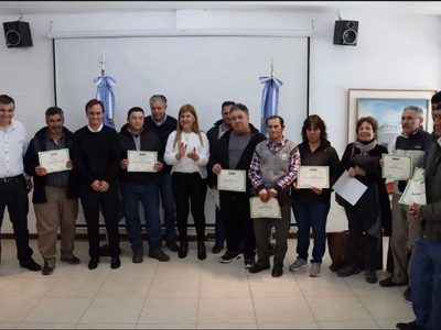 El gobierno entregó créditos a productores y anunció viviendas y diferentes obras en Chos Malal