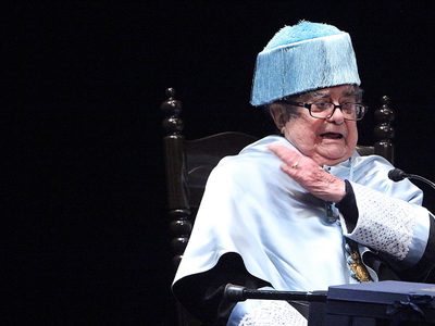 'La voz de los vencidos” resonó en el doctorado a León-Portilla