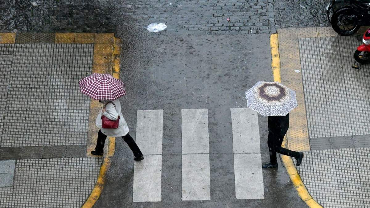 Con la llegada de las lluvias volverá a bajar la temperatura en el AMBA. Fuente: (X)