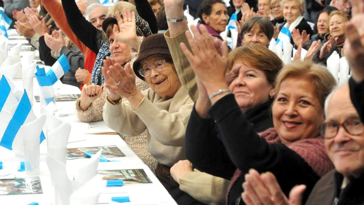 Aumento para jubilados y pensionados. Fuente: (Twitter)