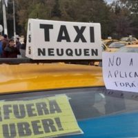 Los taxistas neuquinos advierten que no hay control para regular las aplicaciones