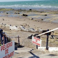 Los desprendimientos en Las Grutas ponen en alerta a los turistas
