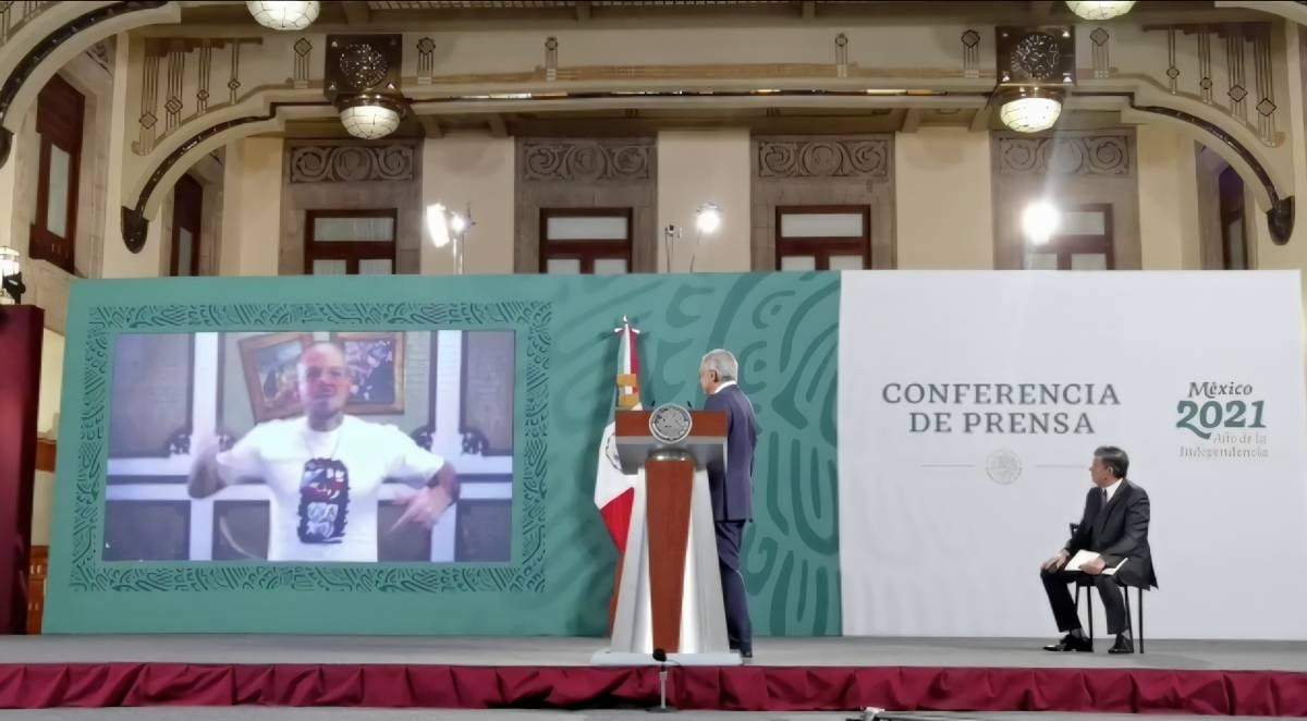 El presidente presentó el video de la canción al final de la conferencia