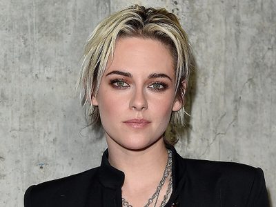 La primera imagen de Kristen Stewart como Lady Di: su parecido con Emma Corrin de "The Crown"