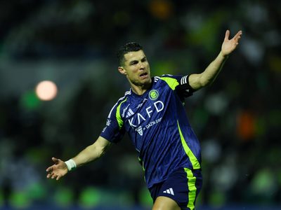 “Es vergonzoso”: una leyenda inglesa apuntó contra Cristiano Ronaldo y elogió a Lionel Messi