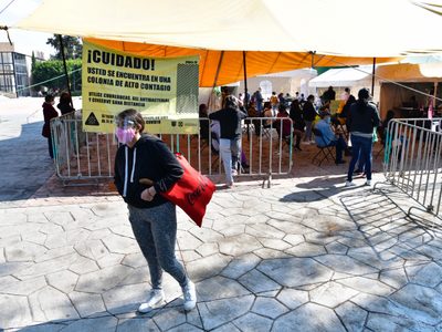 Ascenso de hospitalizaciones redujo su velocidad, pero semáforo para la CDMX se mantiene en naranja