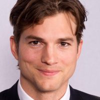 Ashton Kutcher y Mila Kunis revelaron uno de sus insólitos secretos para descansar de sus hijos
