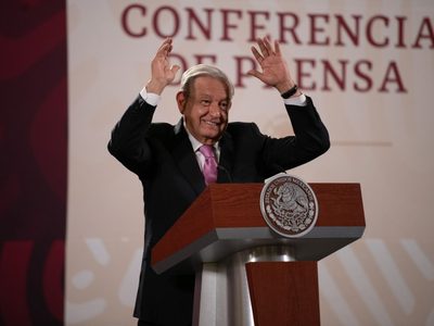 AMLO ironiza sobre el presunto plagio de Xóchitl Gálvez: espera que sus adversarios le den cobertura