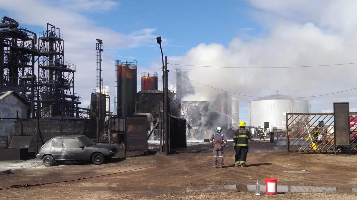 Explosión de la refinería de New American Oil. Fuente: (Facebook)