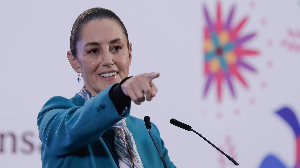 La presidenta durante la "mañanera del pueblo"