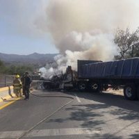 Hombres armados quemaron un tráiler y un camión en la zona urbana del puerto de Acapulco (Video)