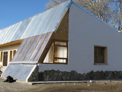 En Chubut, construyen viviendas eficientes con energías renovables