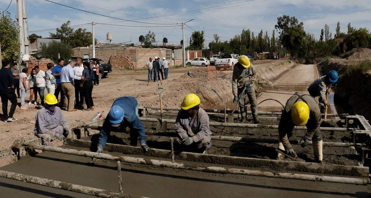 El Gobierno reveló que se necesitan cerca de 3 mil millones de dólares para atender el retraso en materia de obras públicas. Fuente: (Gobierno de Neuquén)