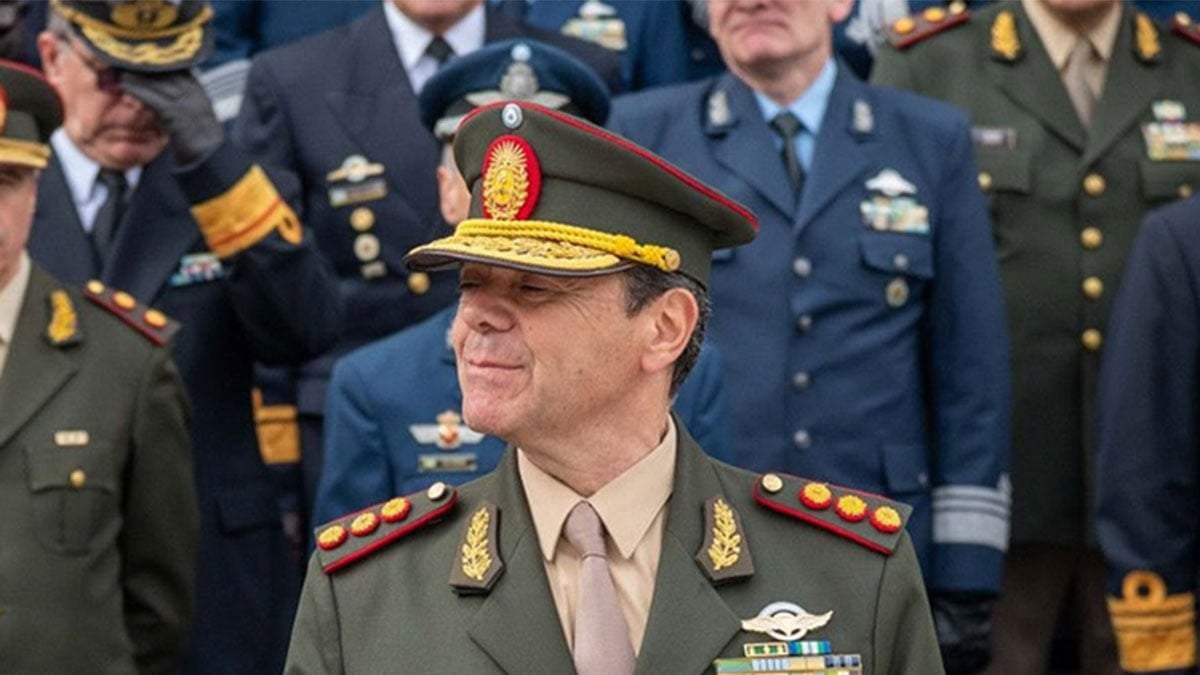 Carlos Presti, de Teniente General a Ministro de Defensa