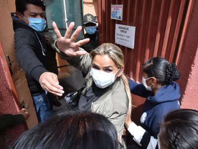 “Aislada y sin beneficios”: la expresidenta de Bolivia habla tras las rejas