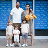 La familia de Sergio Ramos pasa un rato diferente en compañía de un grande del deporte español