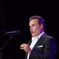 "Cese la pausa en cultura": el tenor De la Mora al gobierno