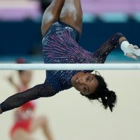 Biles presenta una nueva habilidad que podría llevar su nombre en las barras asimétricas