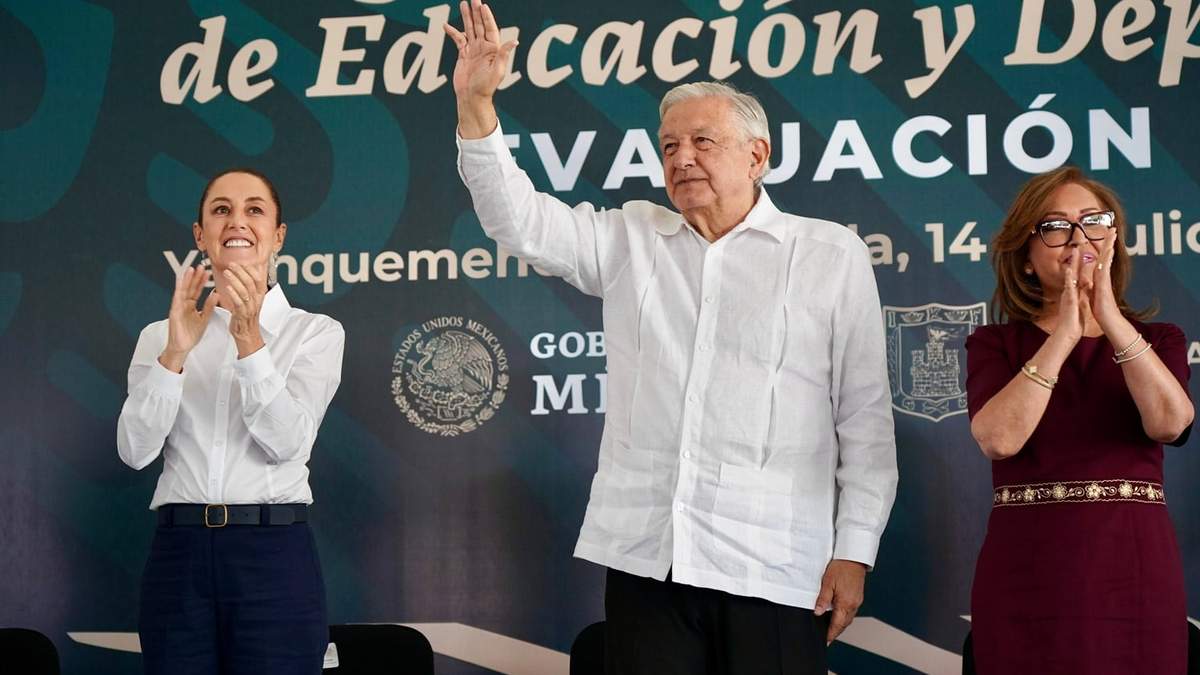 Claudia Sheinbaum y López Obrador este domingo en Tlaxcala