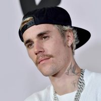 "¿Qué se hizo?" Justin Bieber sorprendió a todos en un popular programa con ¡su look!